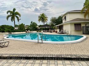 4879 N Hemingway Cir, Margate FL 33063