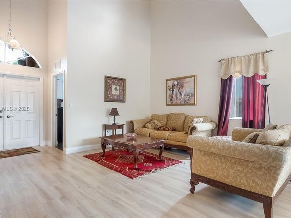 1884 SE 19th St, Homestead FL 33035