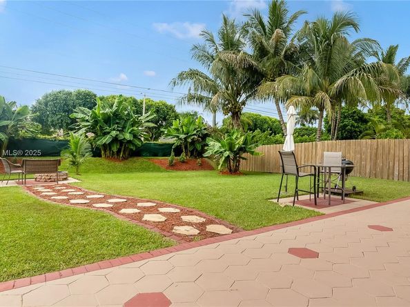 1884 SE 19th St, Homestead FL 33035