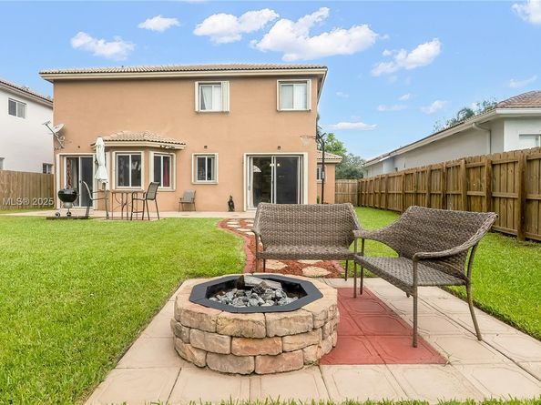 1884 SE 19th St, Homestead FL 33035