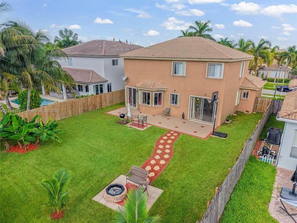 1884 SE 19th St, Homestead FL 33035