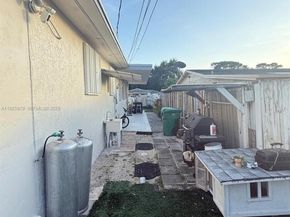 3795 NW 165th St, Miami Gardens FL 33054