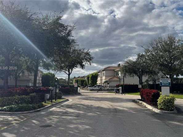 1121 Vermilion Dr, West Palm Beach FL 33461