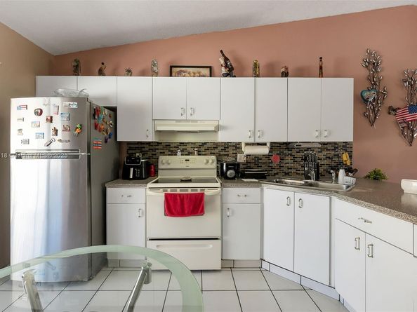 7698 W 34th Ln 10202, Hialeah FL 33018