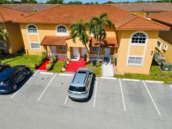 7698 W 34th Ln 10202, Hialeah FL 33018