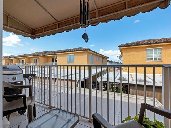 7698 W 34th Ln 10202, Hialeah FL 33018