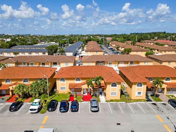 7698 W 34th Ln 10202, Hialeah FL 33018