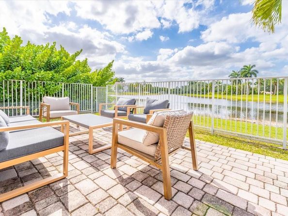 920 Golden Cane Dr, Weston FL 33327