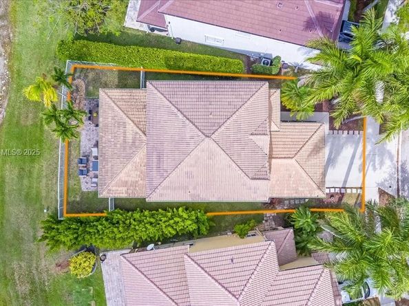 920 Golden Cane Dr, Weston FL 33327