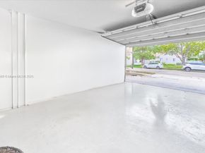920 Golden Cane Dr, Weston FL 33327