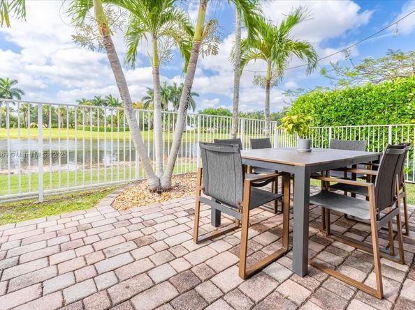 920 Golden Cane Dr, Weston FL 33327
