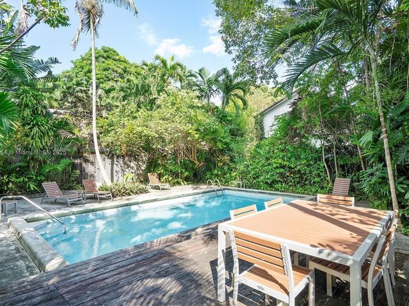 3235 Mcdonald St 5, Miami FL 33133