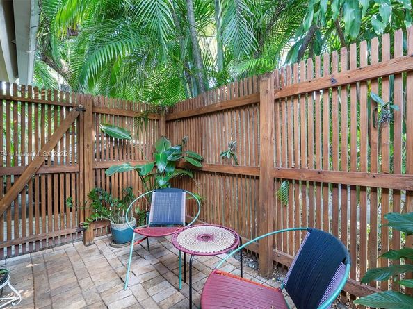 3235 Mcdonald St 5, Miami FL 33133