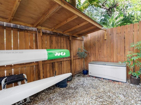 3235 Mcdonald St 5, Miami FL 33133