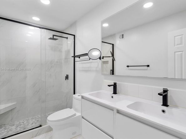 3235 Mcdonald St 5, Miami FL 33133