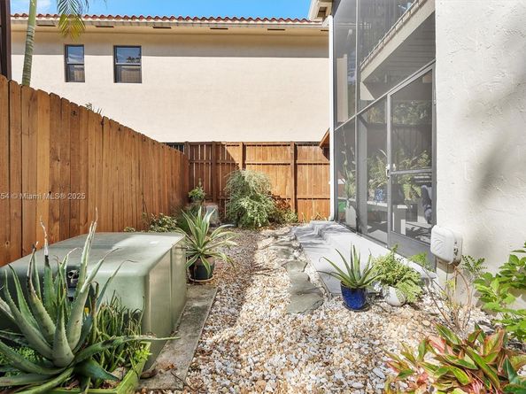 3235 Mcdonald St 5, Miami FL 33133