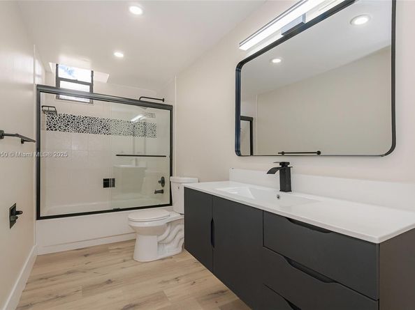 2500 Parkview Dr 821, Hallandale Beach FL 33009
