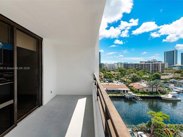 2500 Parkview Dr 821, Hallandale Beach FL 33009
