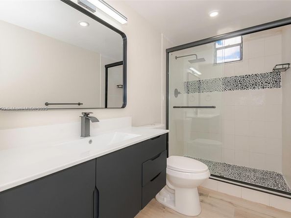 2500 Parkview Dr 821, Hallandale Beach FL 33009
