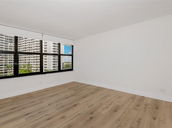 2500 Parkview Dr 821, Hallandale Beach FL 33009