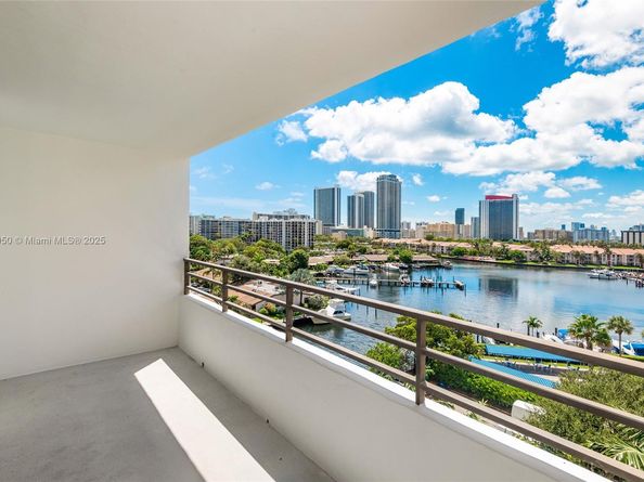 2500 Parkview Dr 821, Hallandale Beach FL 33009