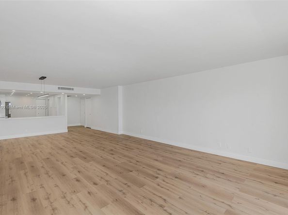 2500 Parkview Dr 821, Hallandale Beach FL 33009