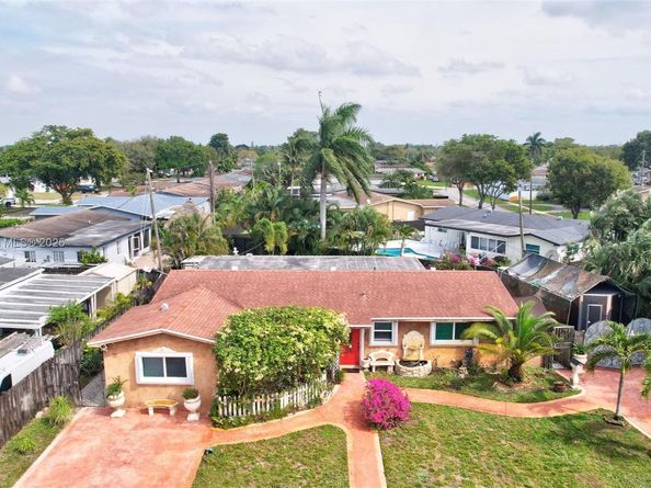 421 NW 77th Way, Pembroke Pines FL 33024