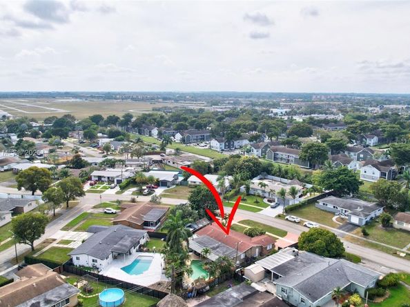 421 NW 77th Way, Pembroke Pines FL 33024