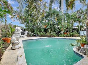 421 NW 77th Way, Pembroke Pines FL 33024