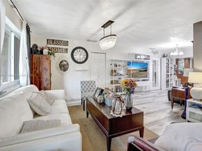 421 NW 77th Way, Pembroke Pines FL 33024