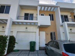 7227 NW 103rd Path, Doral FL 33178