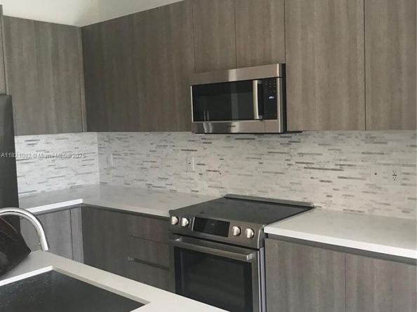 7227 NW 103rd Path, Doral FL 33178