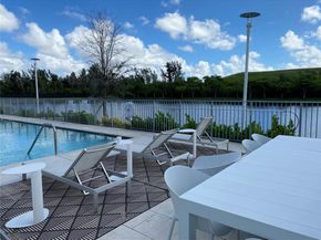 7227 NW 103rd Path, Doral FL 33178