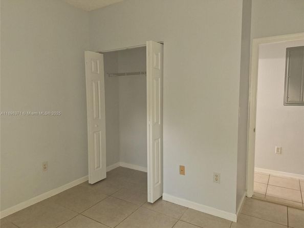 2318 NE 42nd Cir, Homestead FL 33033