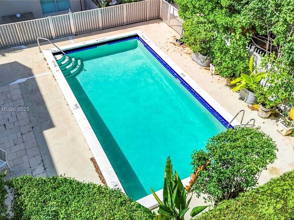 651 NE 60th St 12, Miami FL 33137