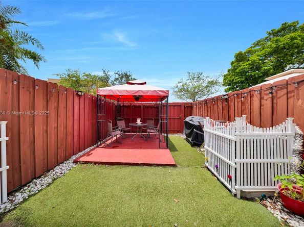 12226 SW 17th Ln 107P, Miami FL 33175
