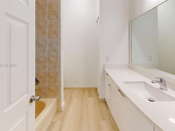 372 NE 26th Pl 201, Homestead FL 33033