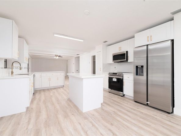 14230 SW 14th St, Davie FL 33325