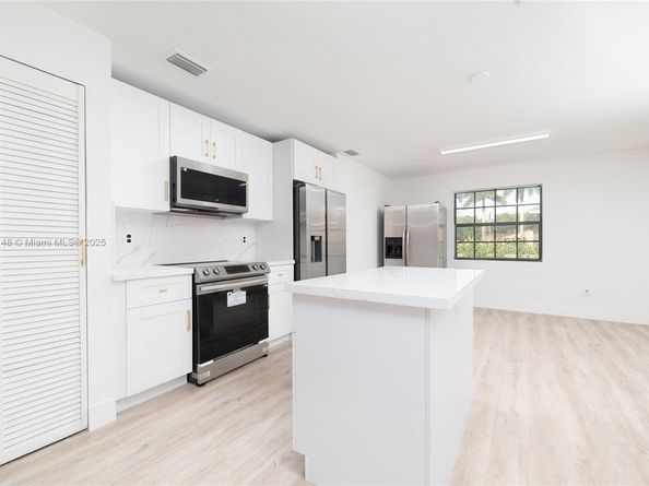 14230 SW 14th St, Davie FL 33325