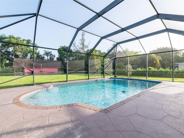 14230 SW 14th St, Davie FL 33325