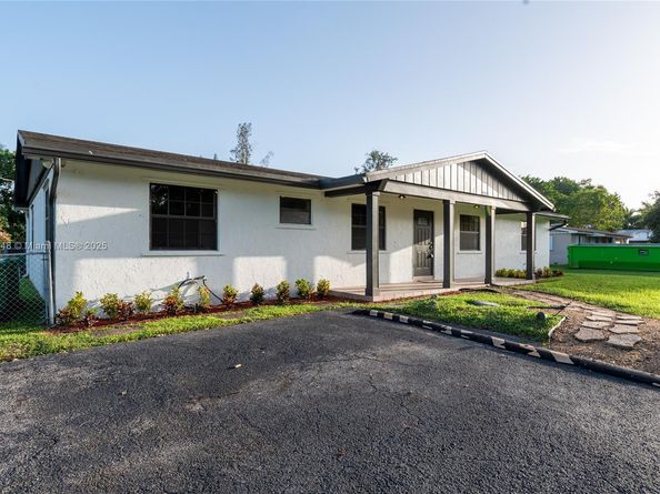 14230 SW 14th St, Davie FL 33325