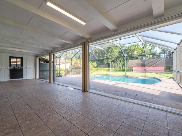 14230 SW 14th St, Davie FL 33325