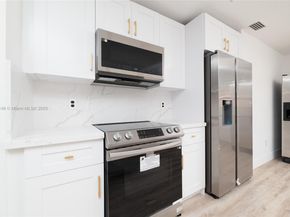 14230 SW 14th St, Davie FL 33325