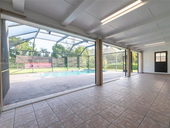 14230 SW 14th St, Davie FL 33325