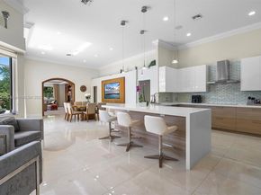2541 Golf View Dr, Weston FL 33327