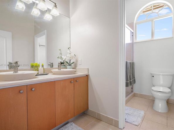 2541 Golf View Dr, Weston FL 33327