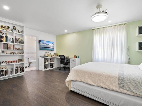 2541 Golf View Dr, Weston FL 33327