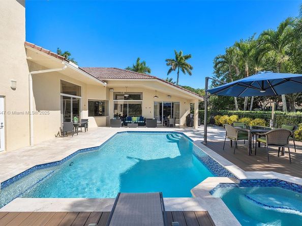 2541 Golf View Dr, Weston FL 33327