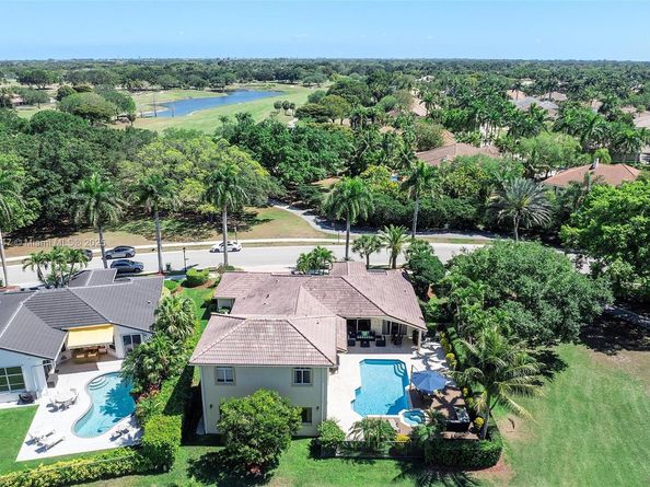 2541 Golf View Dr, Weston FL 33327