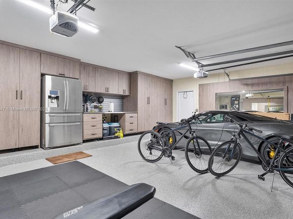 2541 Golf View Dr, Weston FL 33327